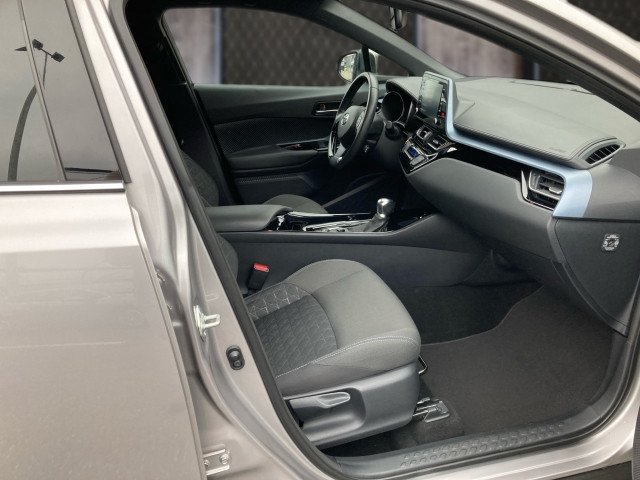 Bild 5: Toyota C-HR - 1,8 l Hybrid 4x2, Club, CVT