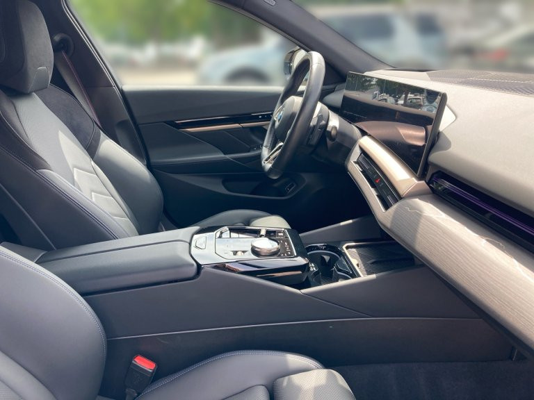 Bild 5: BMW 520d xDrive Limousine G60 B47