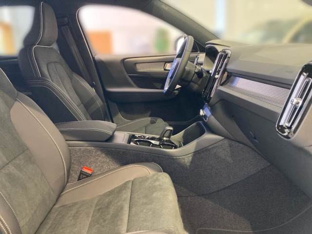Bild 6: VOLVO PKW XC40 Plus, B4 Mild Hybrid, Benzin, Dark