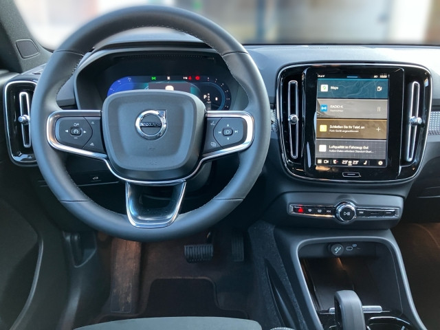 Bild 6: VOLVO PKW XC40 Plus, B3 Mild Hybrid, Benzin, Dark