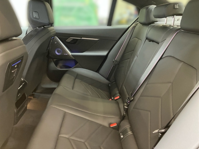 Bild 7: BMW i5 M60 xDrive Limousine G60