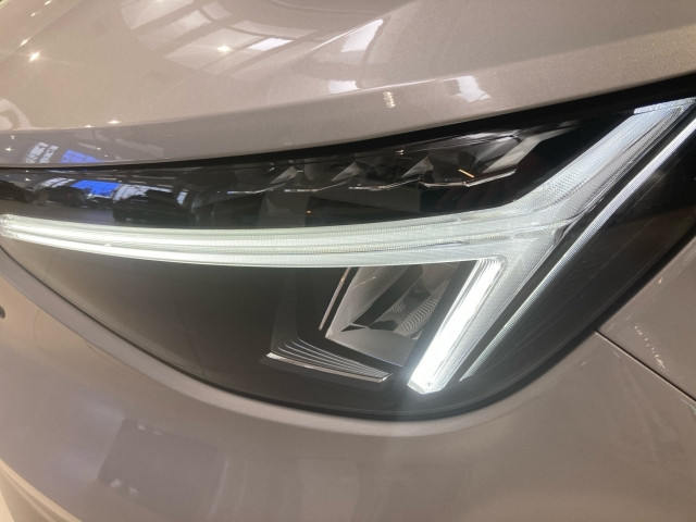 Bild 2: VOLVO PKW XC40 Plus, B3 Mild Hybrid, Benzin, Dark