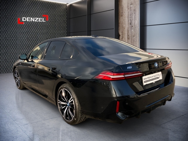 Bild 2: BMW i5 M60 xDrive Limousine G60