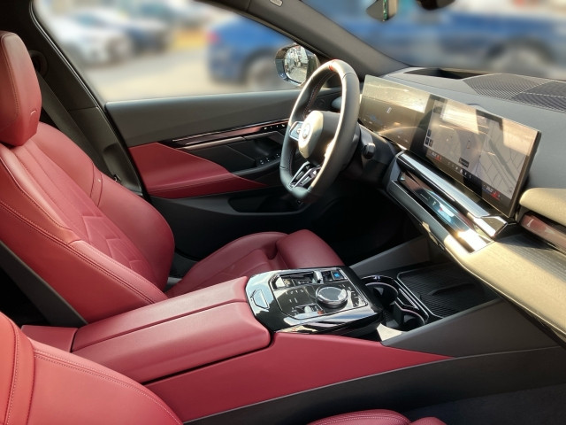 Bild 5: BMW i5 M60 xDrive Limousine G60