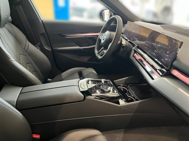 Bild 9: BMW i5 eDrive40 Touring G61