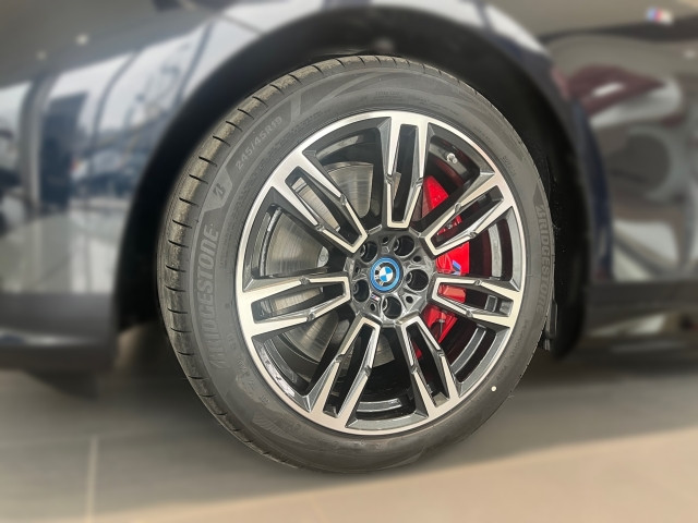 Bild 8: BMW i5 eDrive40 Touring G61