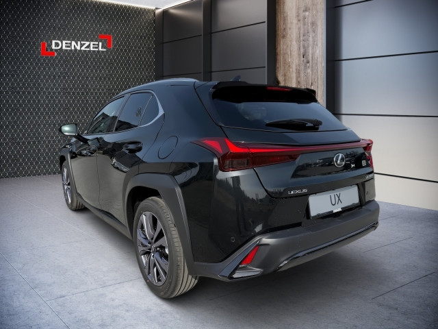 Bild 2: Lexus UX 300h F-Sport Design