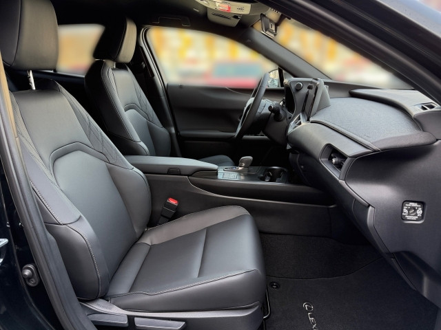 Bild 5: Lexus UX 300h F-Sport Design