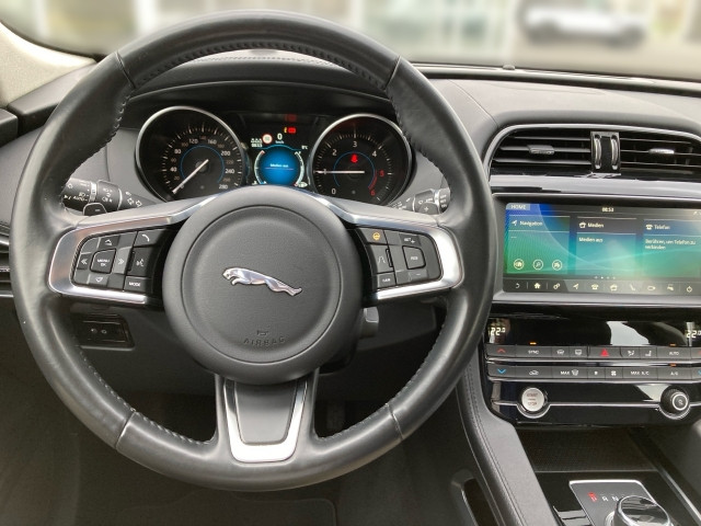 Bild 6: Jaguar F-Pace 20d Prestige AWD AT