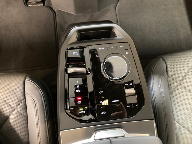 Bild 12: BMW PKW i-Serie iX xDrive45