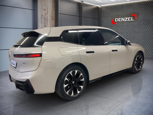 Bild 3: BMW PKW i-Serie iX xDrive45