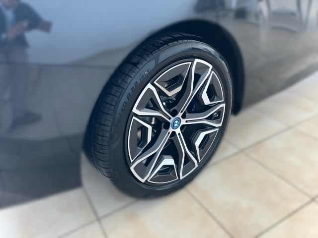 Bild 4: BMW PKW i-Serie iX xDrive50 I20XE2