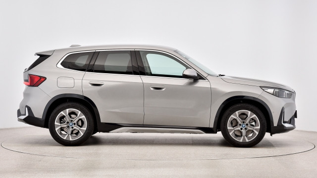 Bild 2: BMW iX1 xDrive30 U11