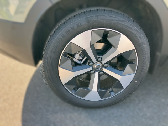 Bild 4: VOLVO PKW XC40 Plus, B3 Mild Hybrid, Benzin, Dark
