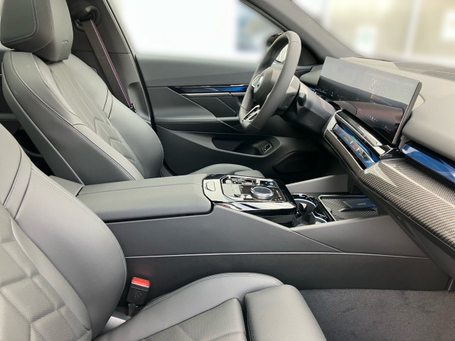 Bild 5: BMW i5 xDrive40 Limousine G60 XE2