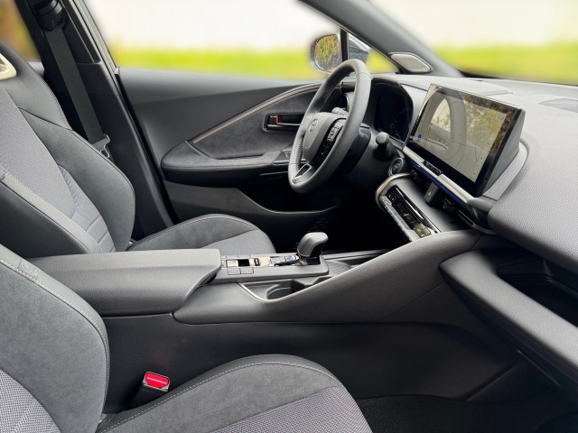 Bild 5: Toyota C-HR - 2,0 l Plugin 4x2  Lounge CVT