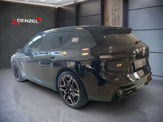 Bild 2: BMW PKW i-Serie iX xDrive45