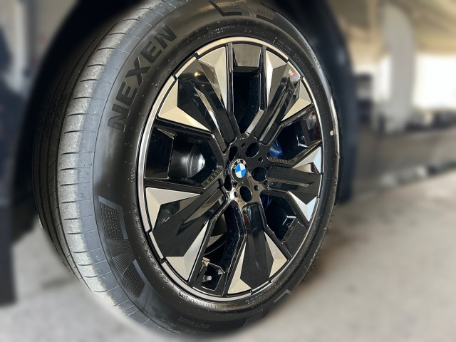 Bild 4: BMW PKW i-Serie iX xDrive45