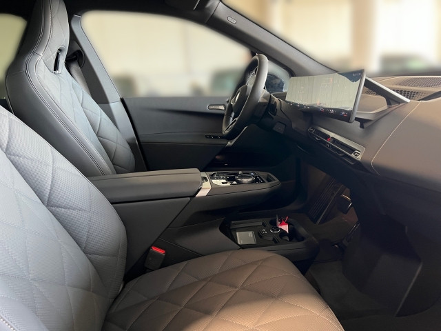 Bild 5: BMW PKW i-Serie iX xDrive45