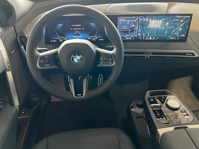 Bild 6: BMW PKW i-Serie iX xDrive45