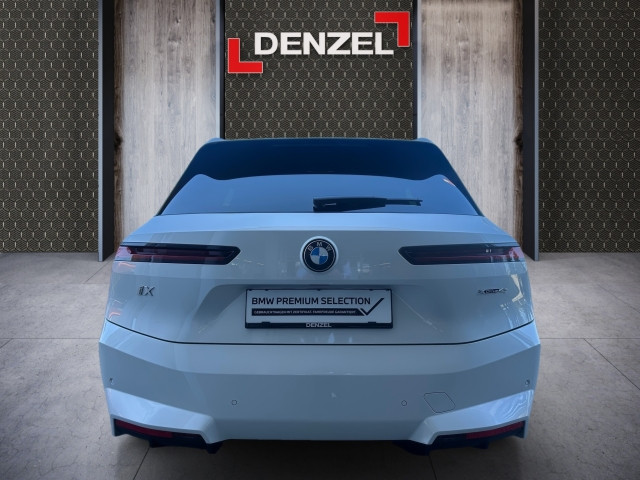 Bild 10: BMW PKW i-Serie iX xDrive45