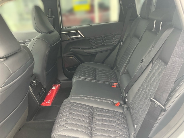 Bild 8: Mitsubishi Outlander PHEV 2,4 4WD Diamond 2-tone Leder