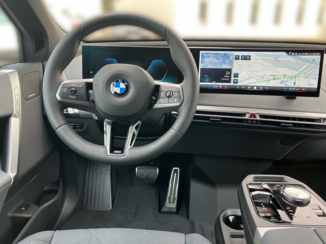Bild 6: BMW PKW i-Serie iX xDrive45