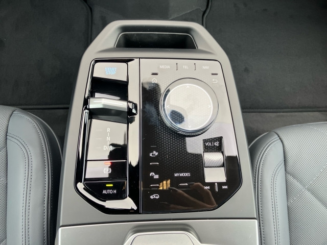 Bild 8: BMW PKW i-Serie iX xDrive45