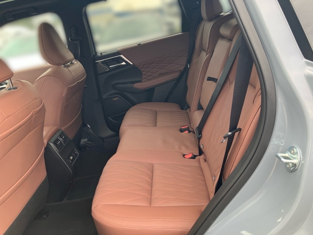 Bild 9: Mitsubishi Outlander PHEV 2,4 4WD Diamond Luxury 2-tone Leder