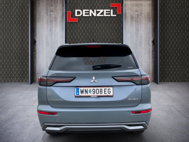 Bild 4: Mitsubishi Outlander PHEV 2,4 4WD Diamond Luxury 2-tone Leder
