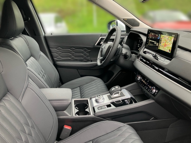 Bild 5: Mitsubishi Outlander PHEV 2,4 4WD Diamond 2-tone Leder