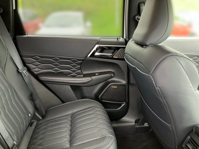 Bild 8: Mitsubishi Outlander PHEV 2,4 4WD Diamond 2-tone Leder