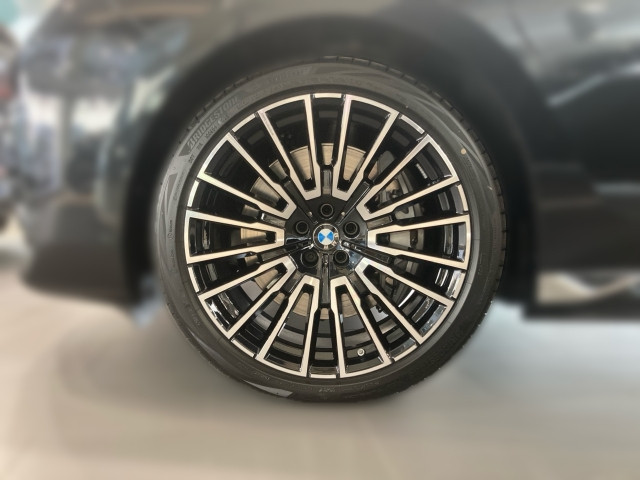 Bild 6: BMW 750e xDrive Limousine G70 XB1