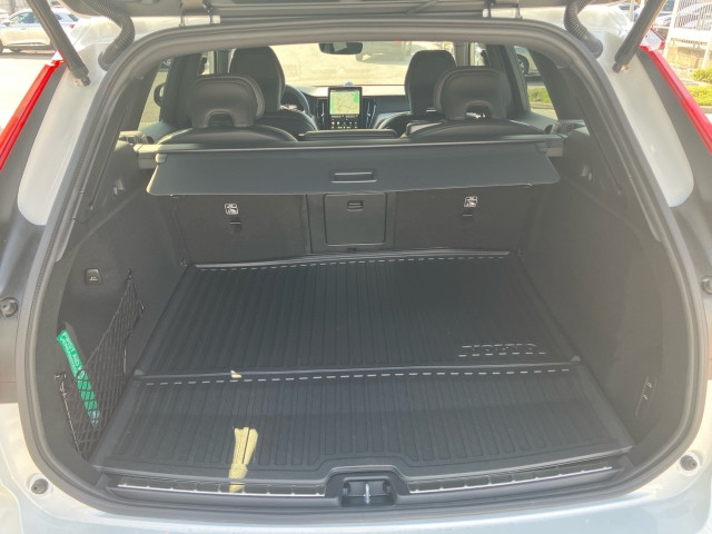 Bild 11: VOLVO PKW XC60 Black Edition T6 AWD Plug-in Hybrid Elektrisch/Benzin U