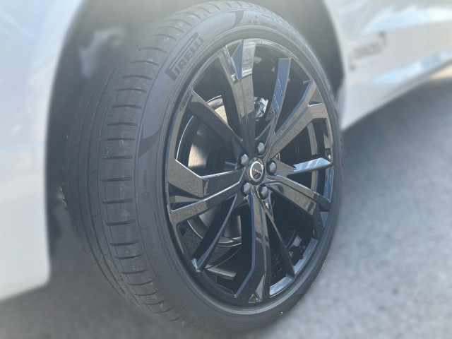 Bild 6: VOLVO PKW XC60 Black Edition T6 AWD Plug-in Hybrid Elektrisch/Benzin U