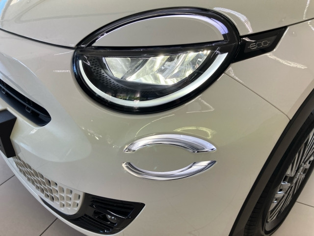 Bild 11: Fiat 600e Red