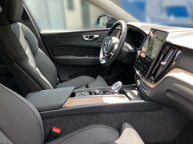 Bild 5: VOLVO PKW XC60 T6 AWD Plug-In Ultra Dark