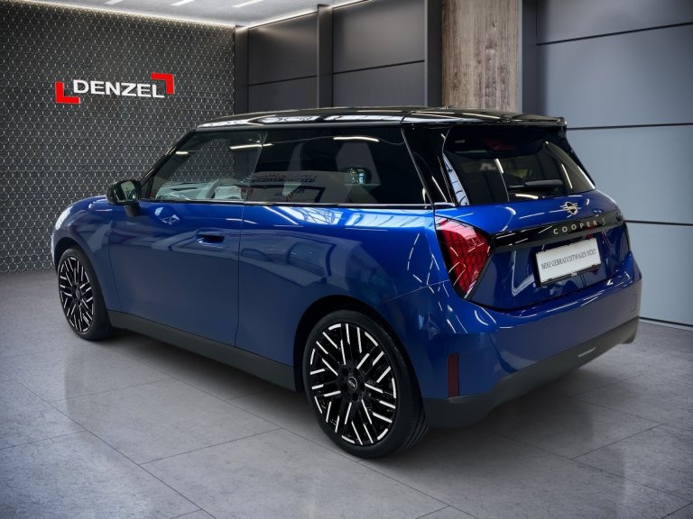Bild 2: Mini Cooper SE J01