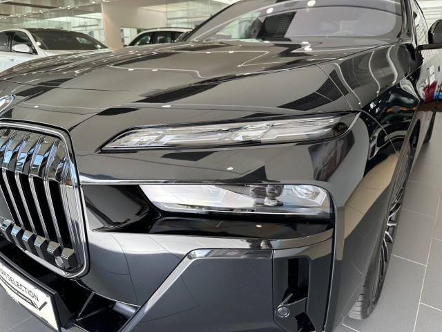 Bild 3: BMW 750e xDrive Limousine G70 XB1