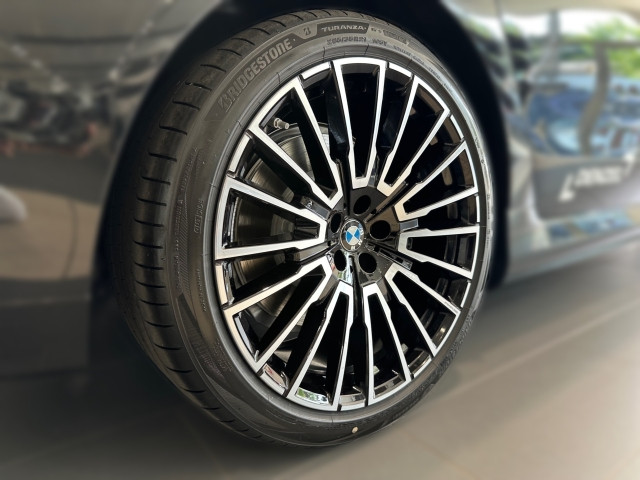 Bild 8: BMW 750e xDrive Limousine G70 XB1