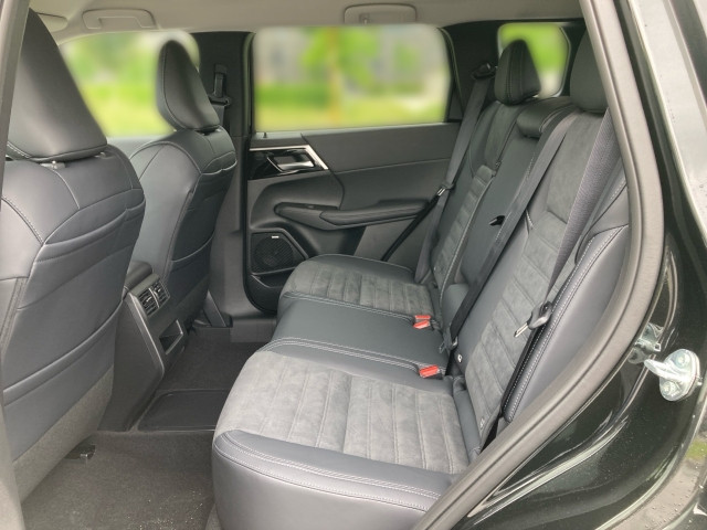 Bild 7: Mitsubishi Outlander PHEV 2,4 4WD Intense AT 25