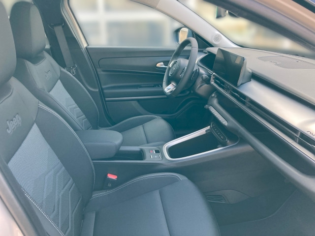 Bild 4: Jeep Avenger e-Hybrid 1,2 T3 The North Fase