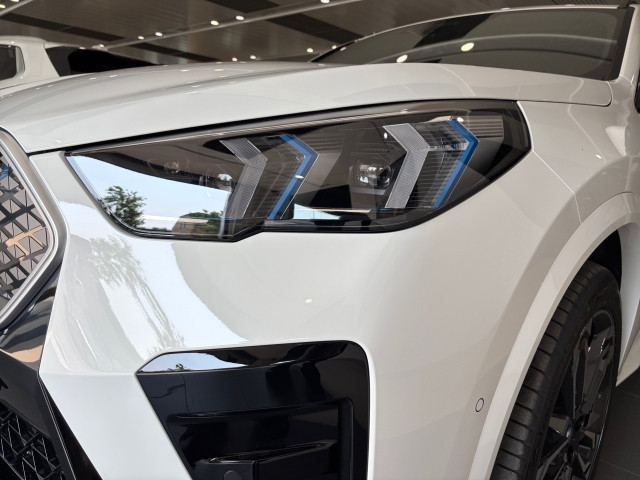 Bild 6: BMW iX2 xDrive30 U10 XE2