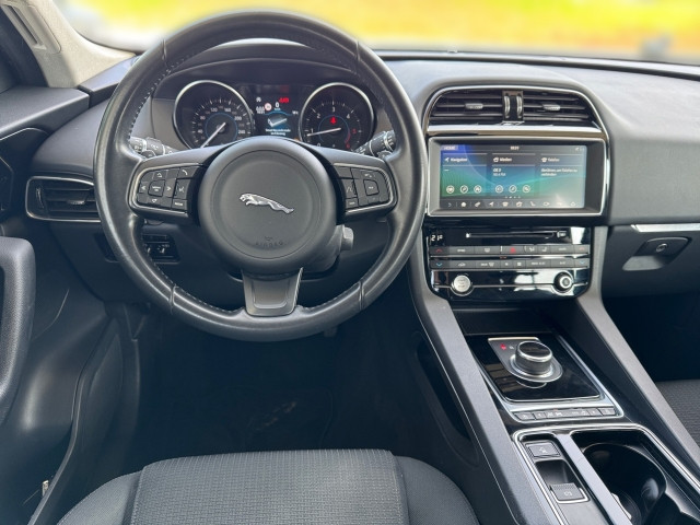 Bild 6: Jaguar F-Pace 20d AWD Pure