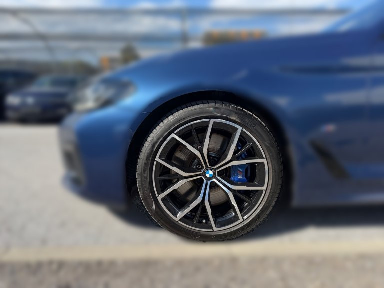 Bild 10: BMW 540i 48 V Touring xD