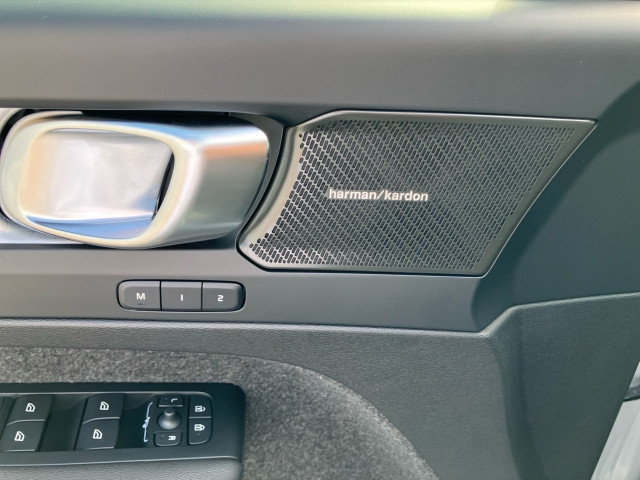 Bild 8: VOLVO PKW XC40 Black Edition Plus, B3 Mild Hybrid, Benzin