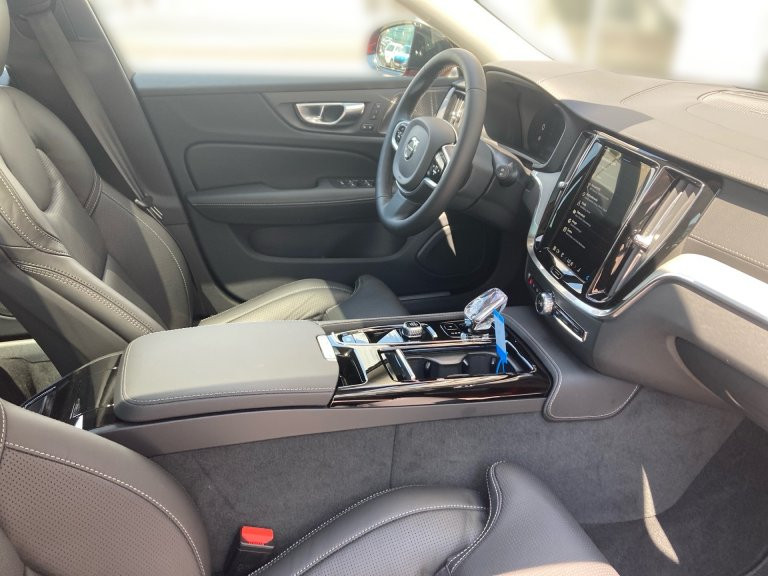 Bild 5: VOLVO PKW V60 T6 AWD PHEV Ultra Dark Aut.