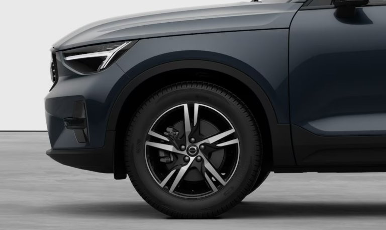 Bild 4: VOLVO PKW XC40 Plus, B3 Mild Hybrid, Benzin, Dark