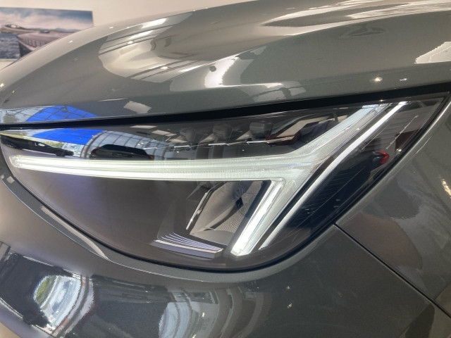 Bild 2: VOLVO PKW XC40 Plus, B3 Mild Hybrid, Benzin, Dark