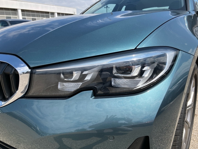 Bild 11: BMW 330i Aut.